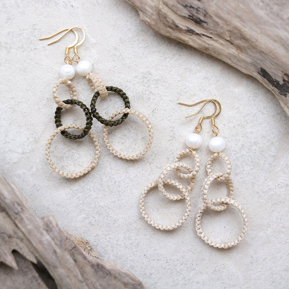 和モダンフープと淡水パールマクラメピアスmacp124軽く揺れるアレルギーフリーのアクセサリー 7枚目の画像