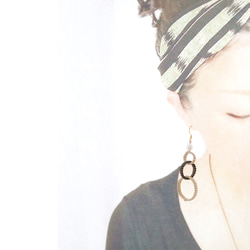 和モダンフープと淡水パールマクラメピアスmacp124軽く揺れるアレルギーフリーのアクセサリー 6枚目の画像