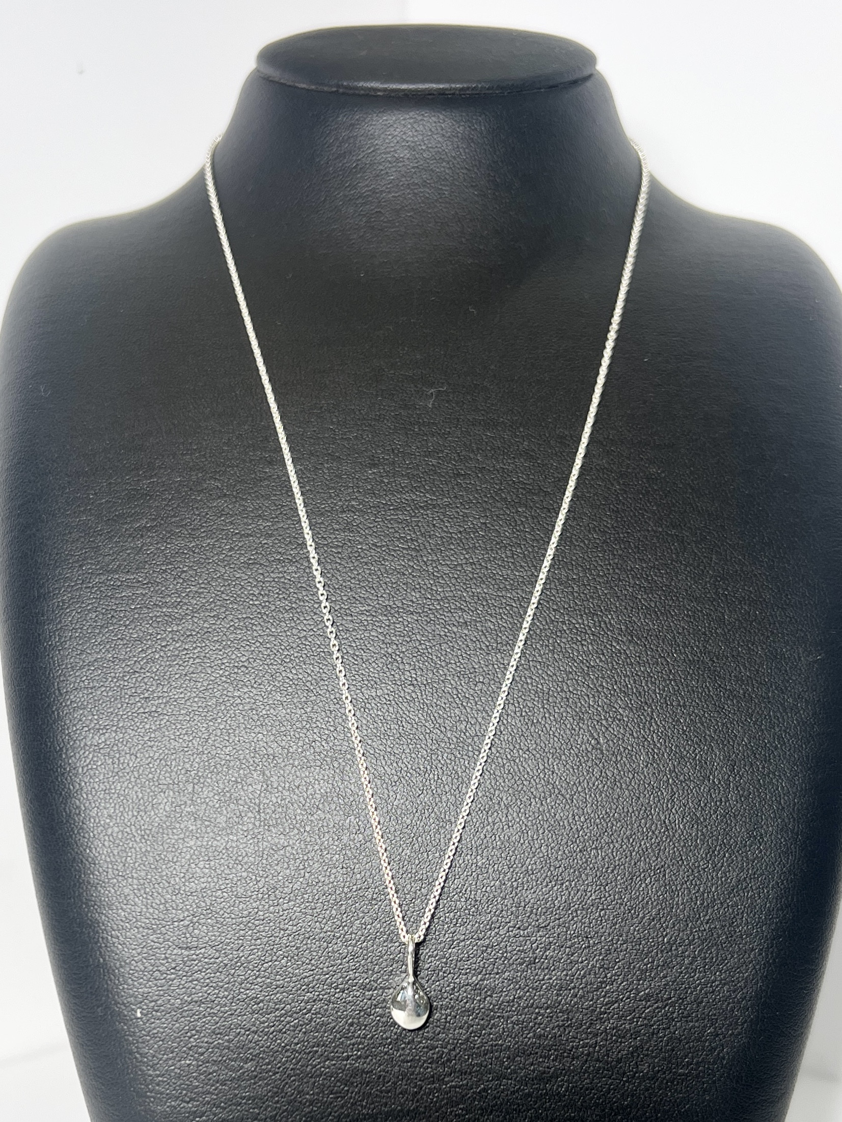 ドロップネックレス