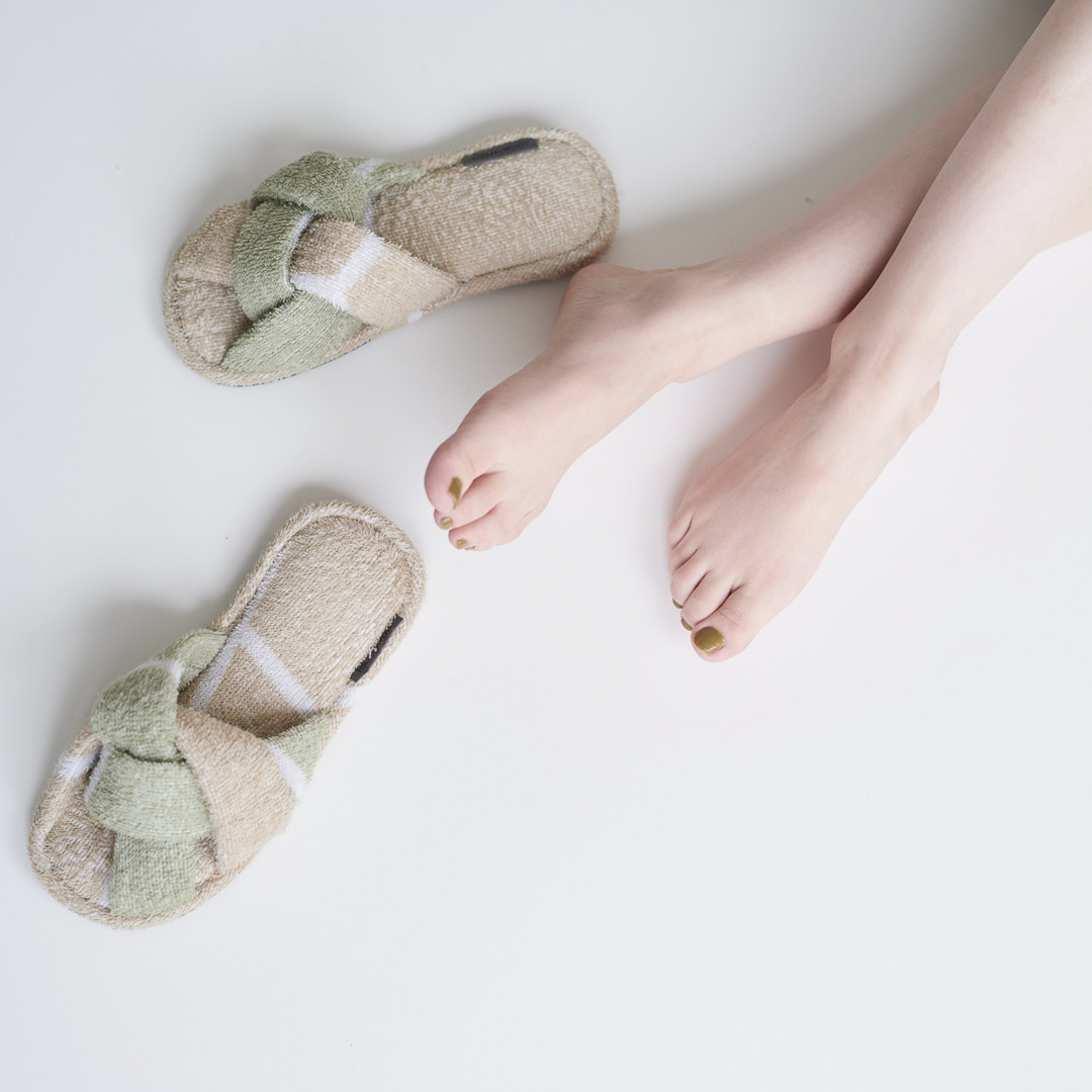 日本／FBZ オールコットンのやわらかさ、しなやかさ、ふんわり「LIBRAパイルスリッパ」トラペゾイドカーキ