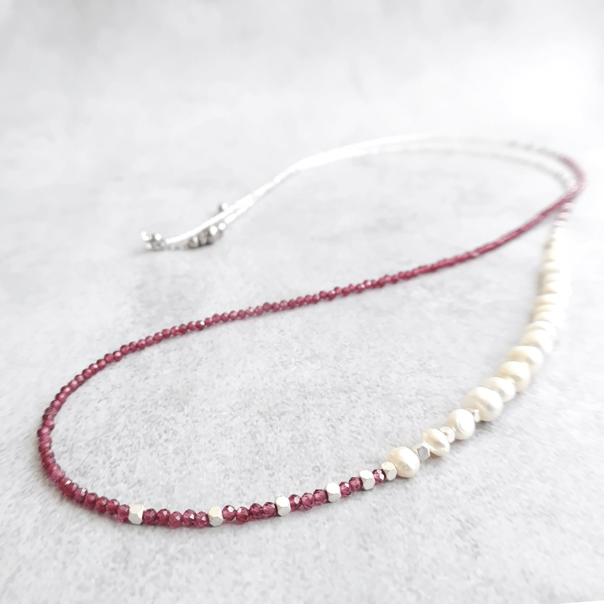 "簡単着脱" 1月誕生石ガーネット 淡水パール マグネットロングネックレス 金属アレルギー 長さ調整 アジャスター 延長 4,674円