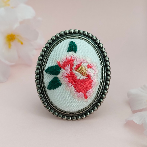 ピンクの牡丹の花刺繍ブローチ ブローチ かなちゃん手刺繍工房