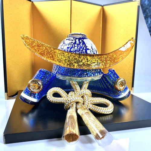 ガラス兜』伊達政宗（オリエンタルブルー）金屏風 塗台 飾紐付き 五月