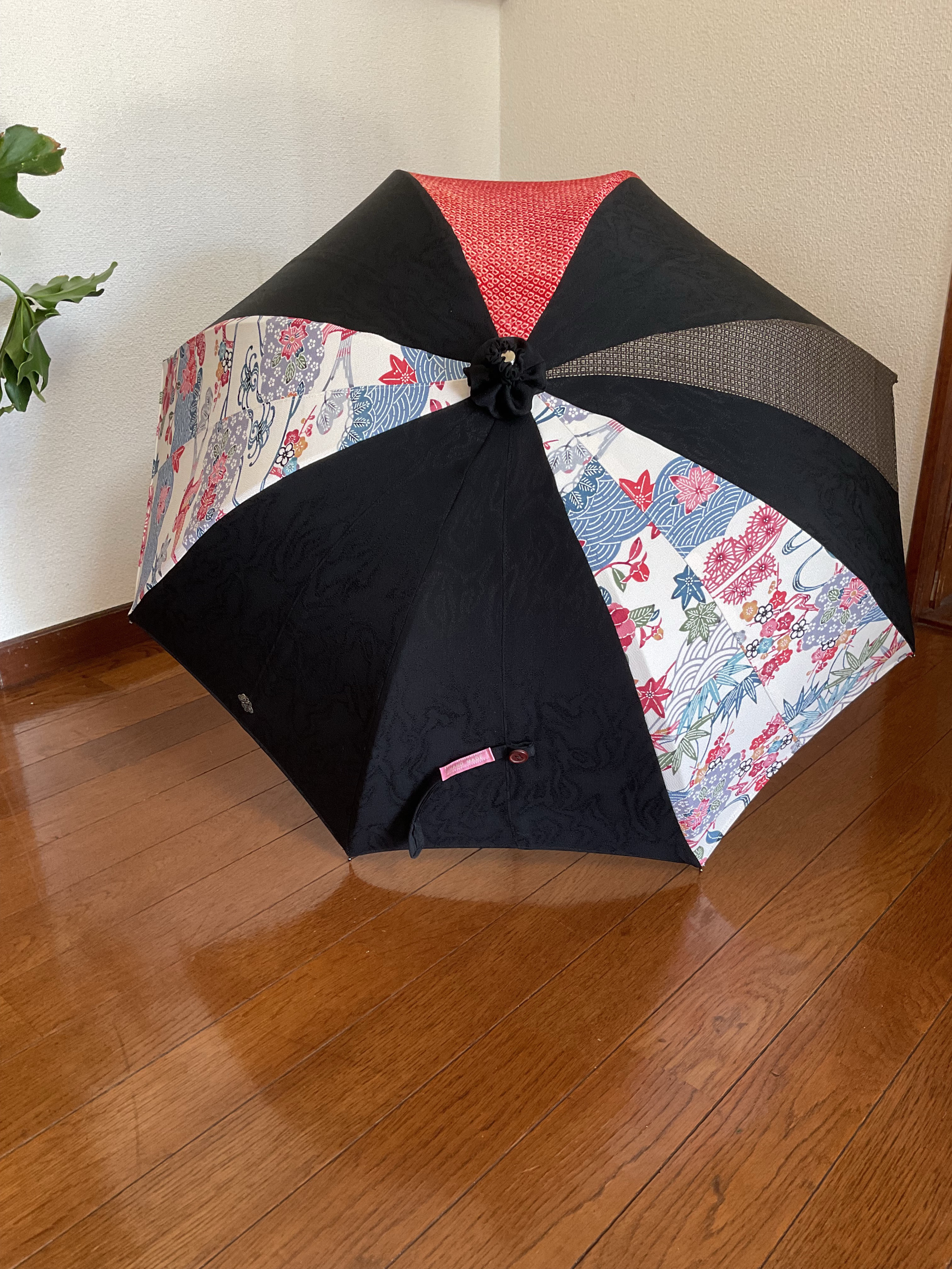 漆黒地、紅型小紋コンビ日傘