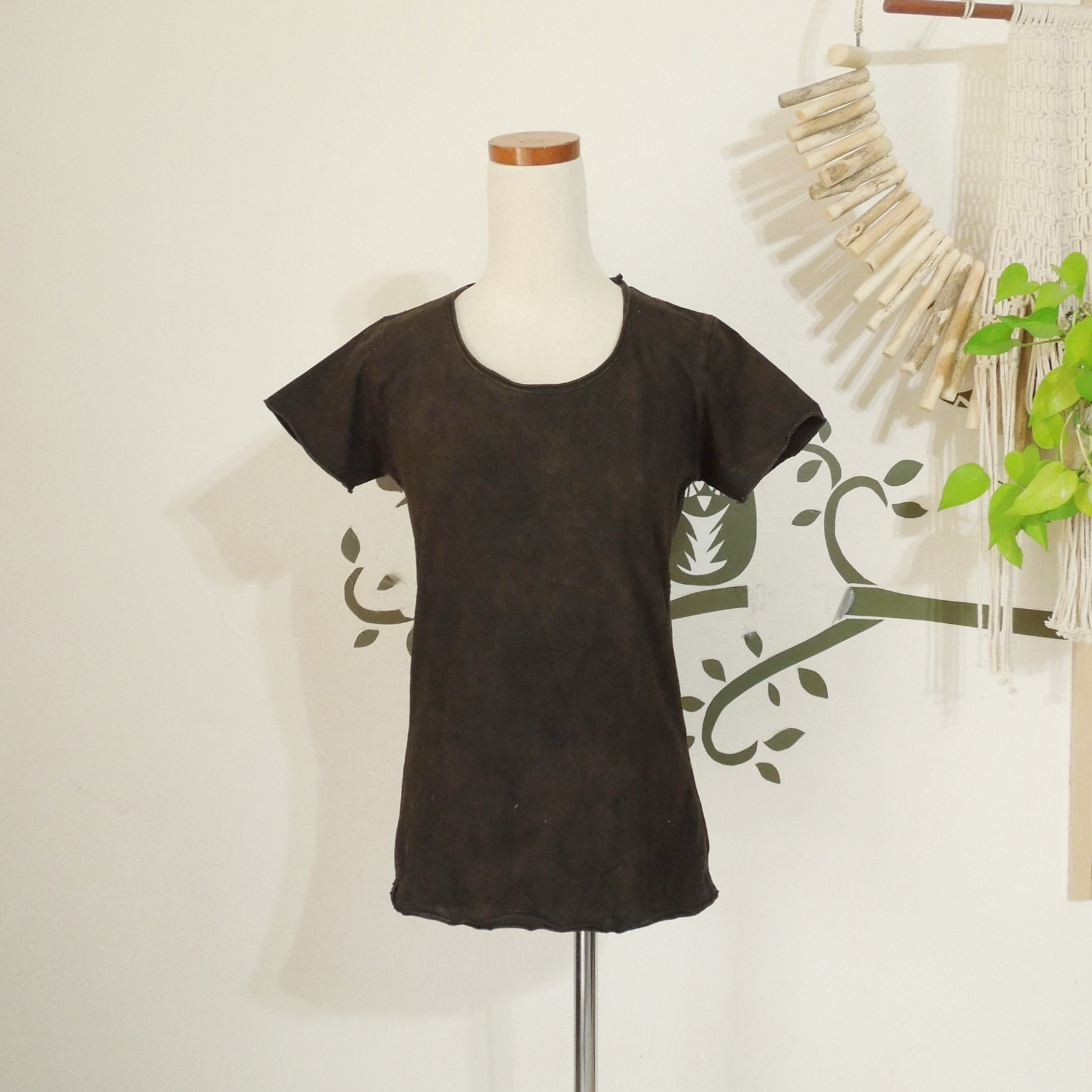 【再入荷】asana ヘンプコットン スリムTee・草木染めマクガ 5,306円