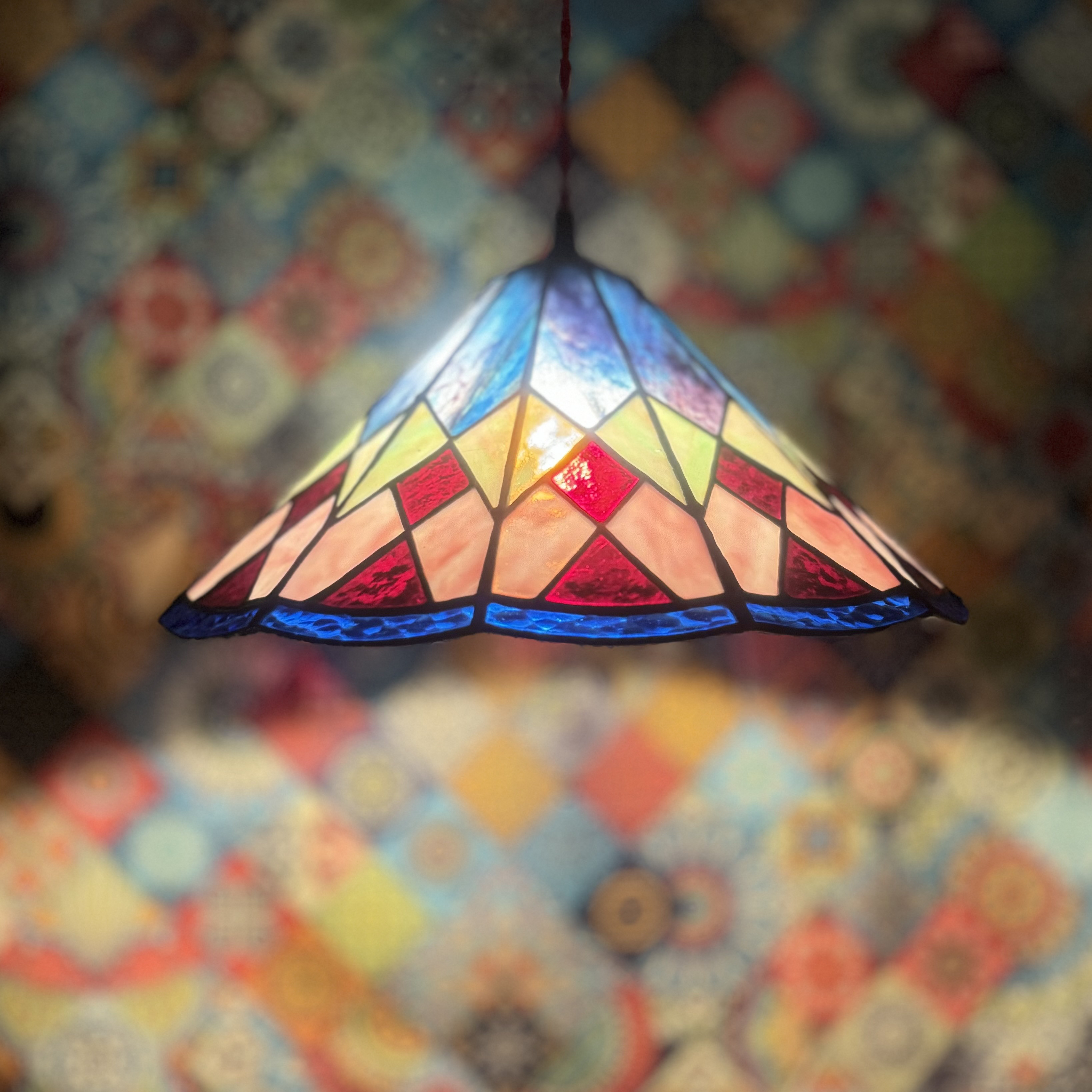 光の色を楽しむ、ステンドグラス ランプシェード ペンダントライト