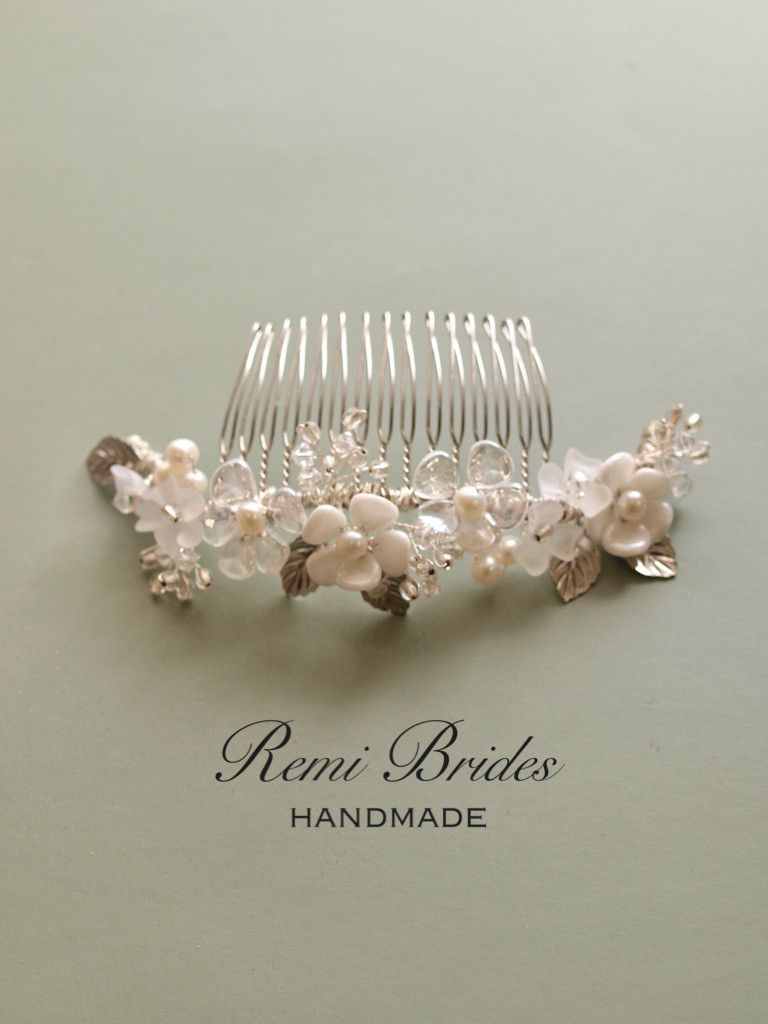 ガラスと淡水パール、お花がきらめくヘアアクセサリー シルバー   ウェディングアクセサリー ブライダルアクセサリー