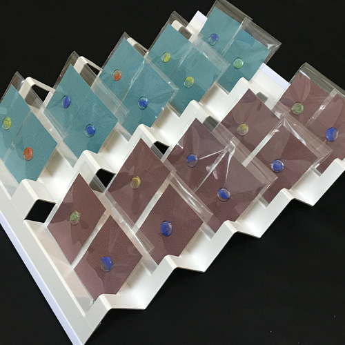 ◇展示用ディスプレイ什器。ポストカードに最適幅／パンタパネル