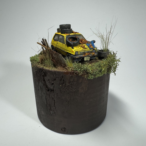 廃車のある風景のジオラマ作品 “stilllife 20031” / ホンダ