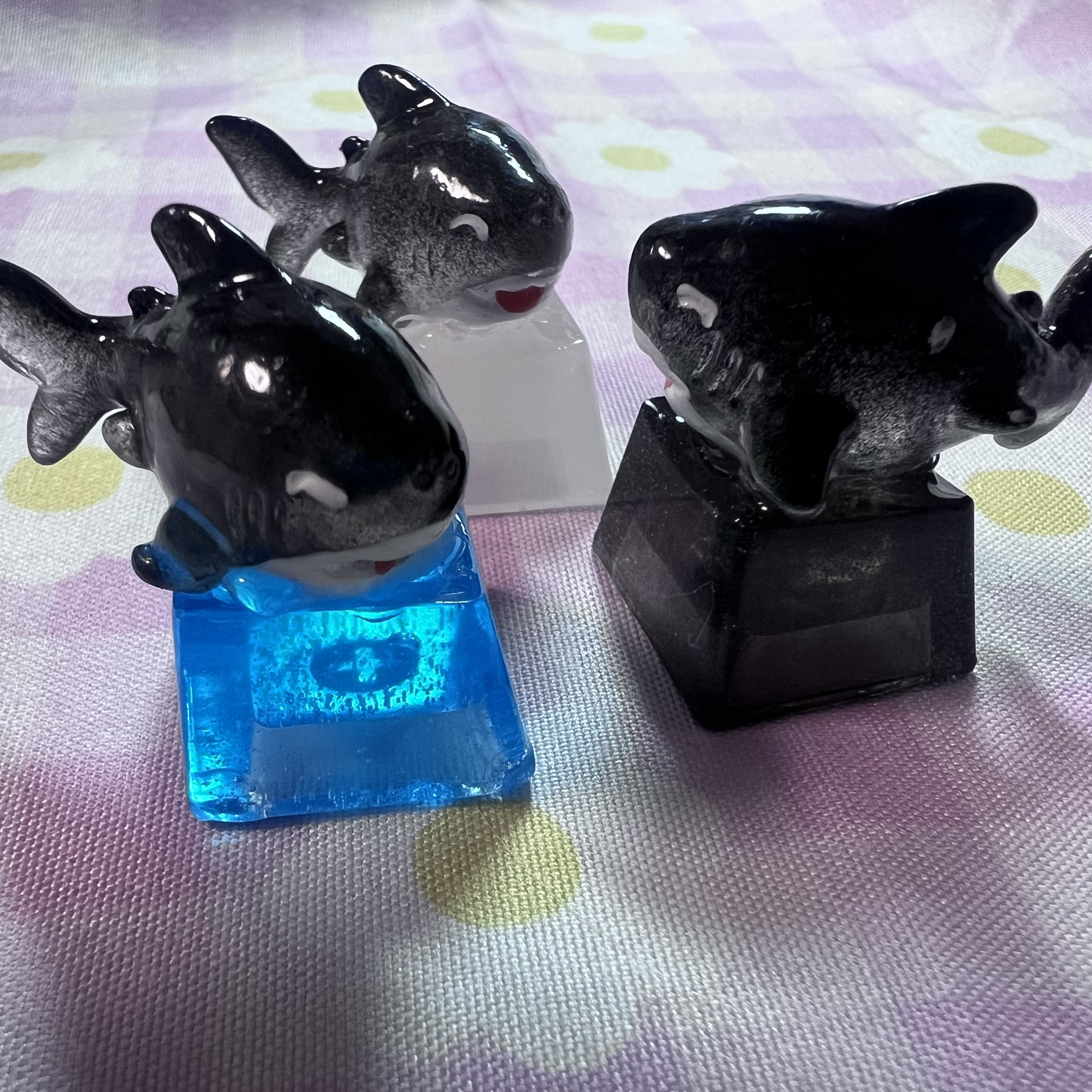 カスタムキーキャップ にっこりシャチ カラフル レジンキー