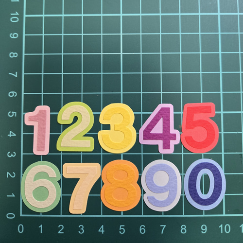 カラフル数字。100枚。アルバム。文字。色紙。寄せ書き。卒園