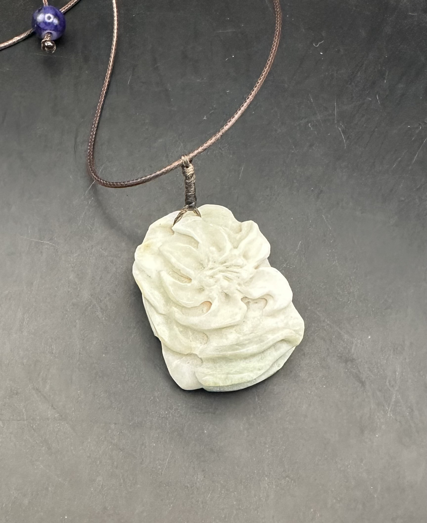 2025.4.3百合と蓮　糸魚川翡翠