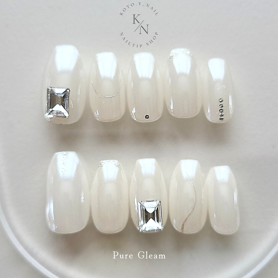 Pure Gleam|透け感ホワイト×スクエアビジューの大人ネイル　ブライダル ウェディング シンプルネイル