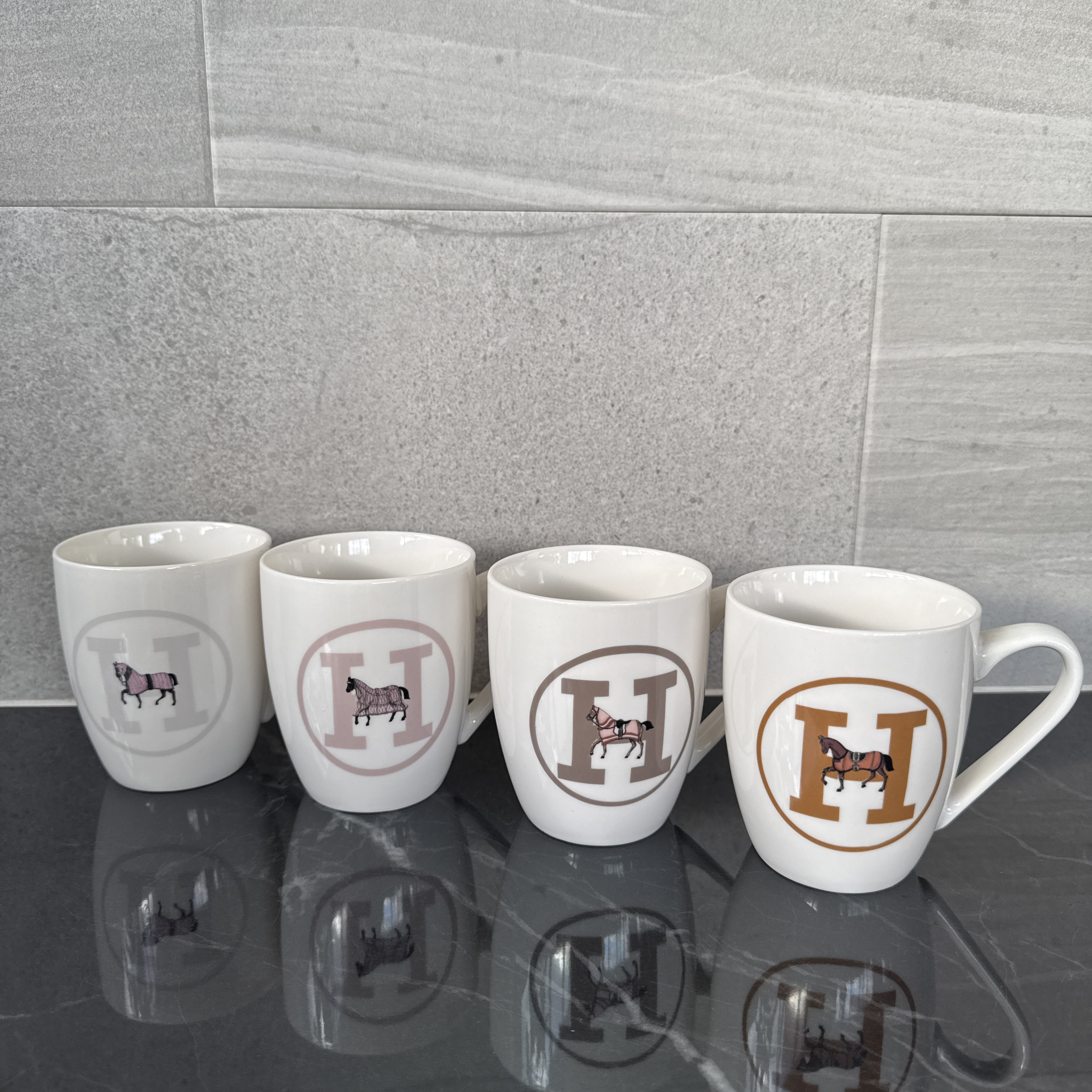 【新品/未使用】ポーセラーツ/H馬柄マグカップ 4個セット