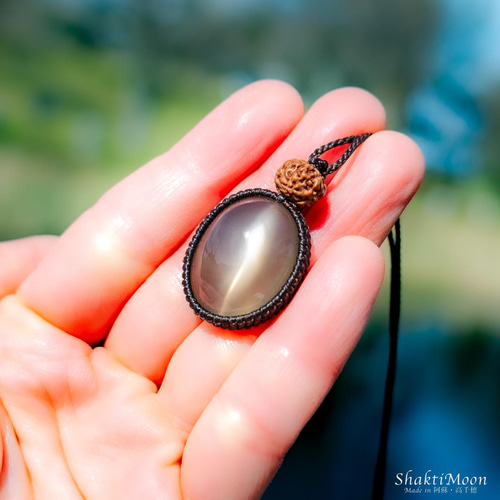 レア・希少！上品な光沢と透明感、神々しいほど美しいキャッツアイ効果