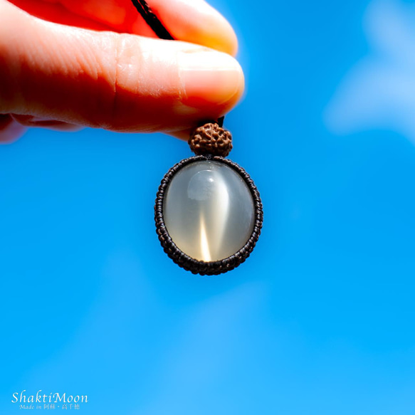 レア・希少！上品な光沢と透明感、神々しいほど美しいキャッツアイ効果