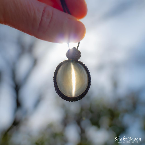 レア・希少！上品な光沢と透明感、神々しいほど美しいキャッツアイ効果