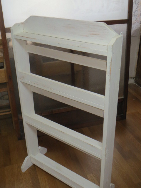 シャビーシックなブックラック