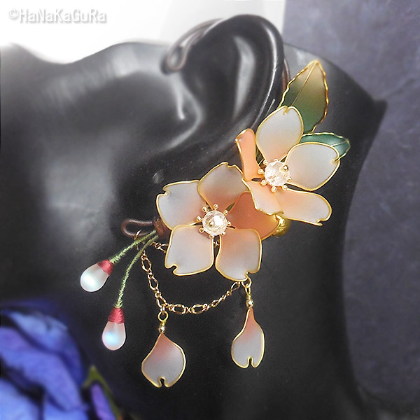 擦り硝子風しっとり桜のイヤーフック-左耳用-