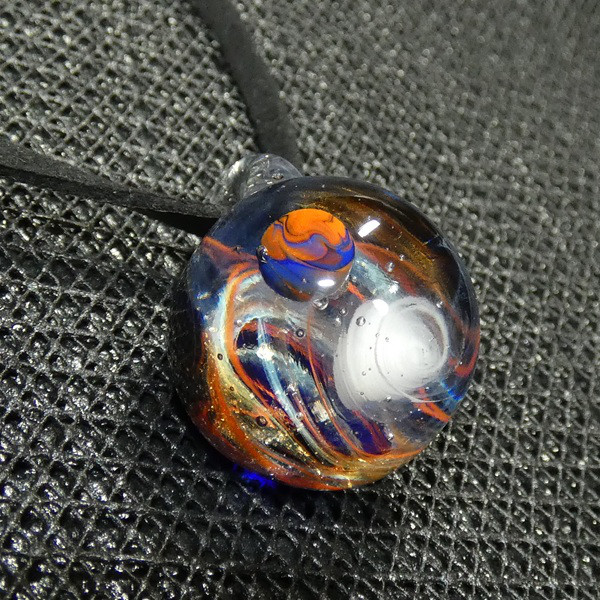 宇宙ガラス惑星と星雲（ガラス、とんぼ玉、惑星、宇宙、一点物、ネックレス）