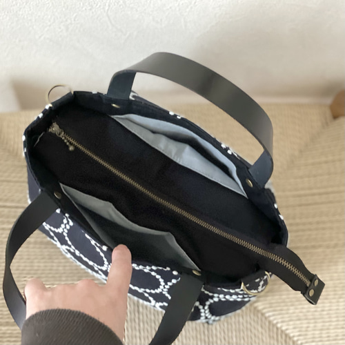 ⚮̈ミナペルホネン tambourine navy × light blue かくれんぼトート