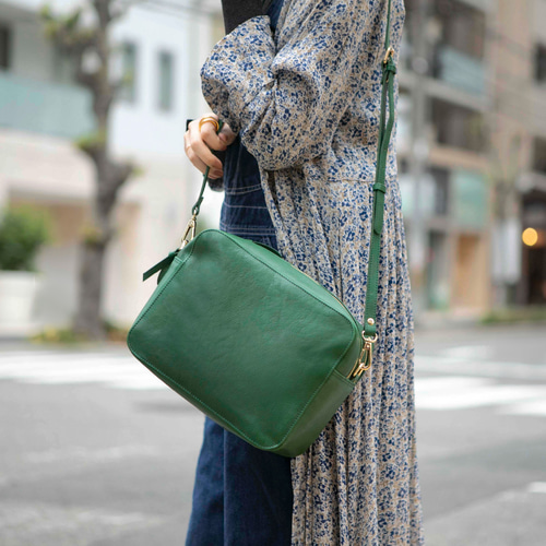 在庫限りのビッグセール】ショルダーバッグ 本革 収納 大容量 斜めがけ