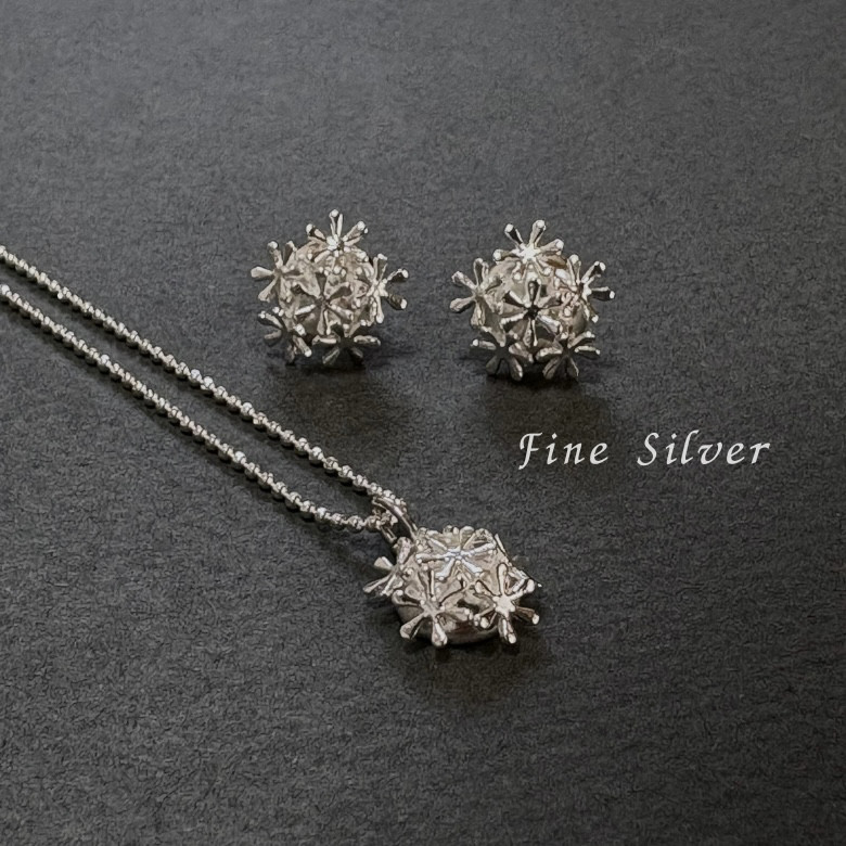 《純銀スノーフレイクブーケペンダント・ピアス　セット》シルバー925チェーン 大人可愛い ギフト ハンドメイドジュエリー