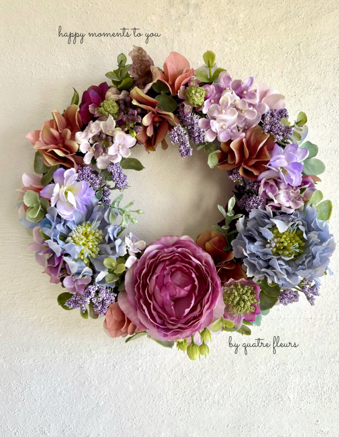 春の色とりどりの花を使ったパープルミニリース