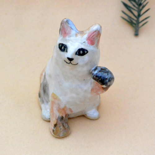 招き猫 左手上げ まねきねこ 薄い三毛 ネコねこ 手作り陶芸 陶器の置物