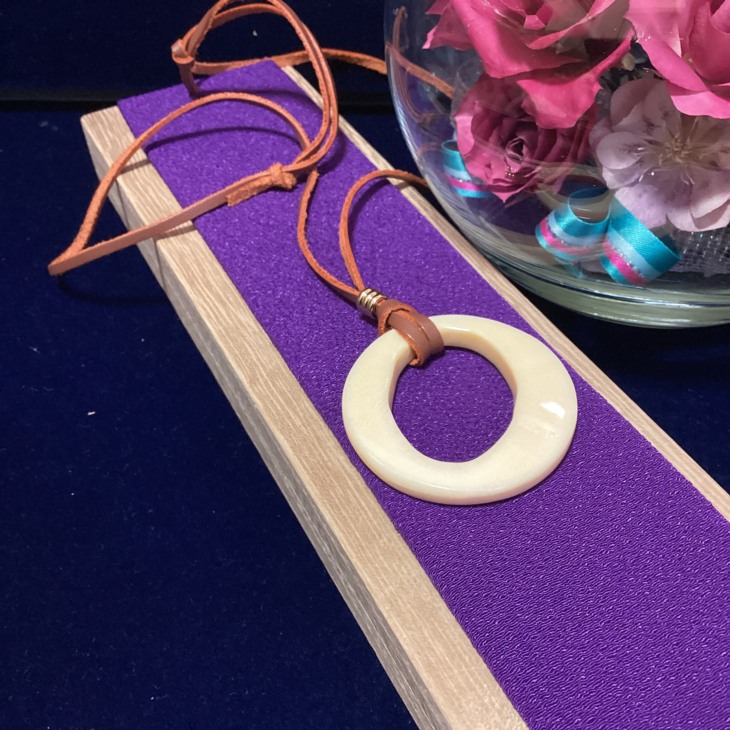 ☆本象牙革紐ペンダント　※A-107