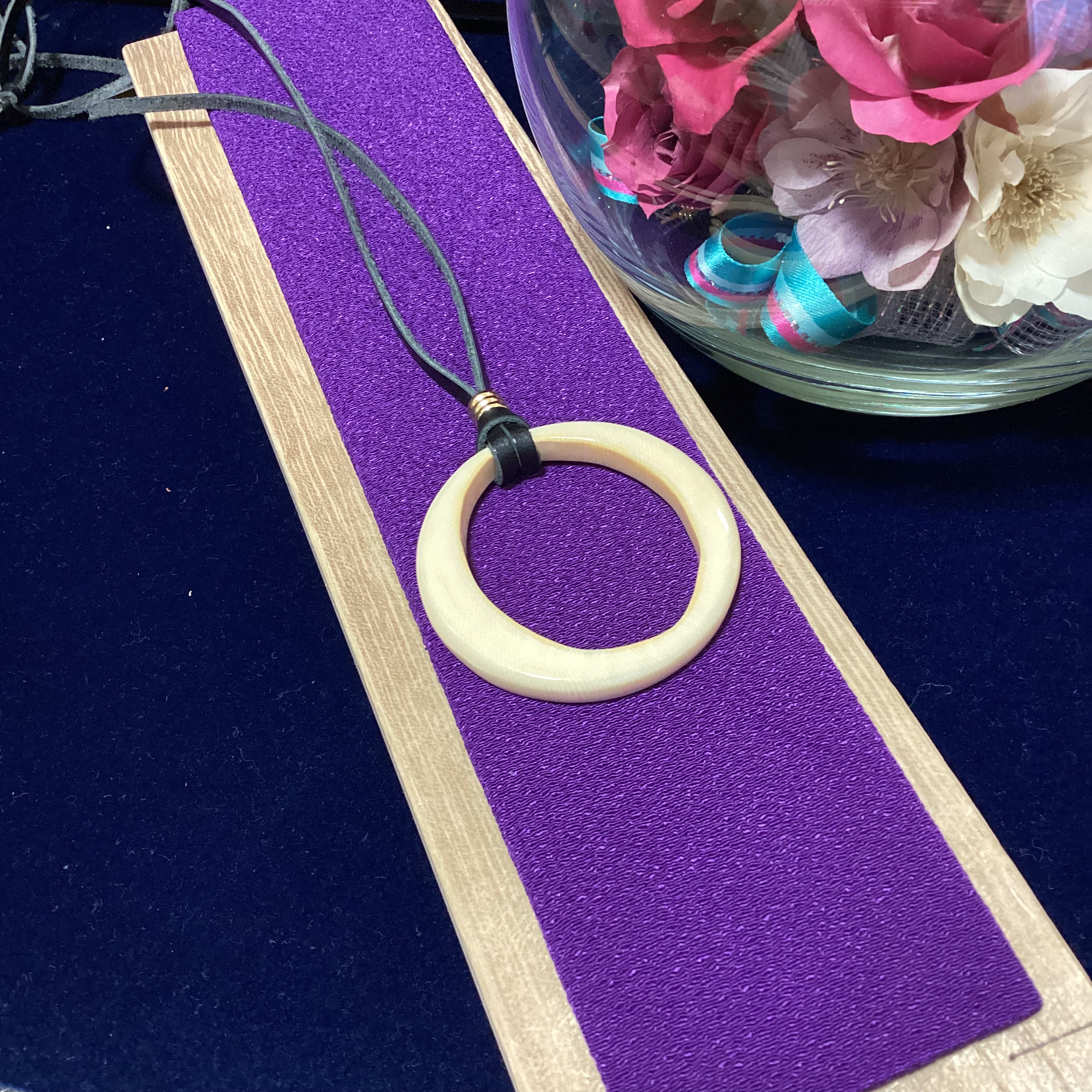 ☆本象牙革紐ペンダント　※A-108