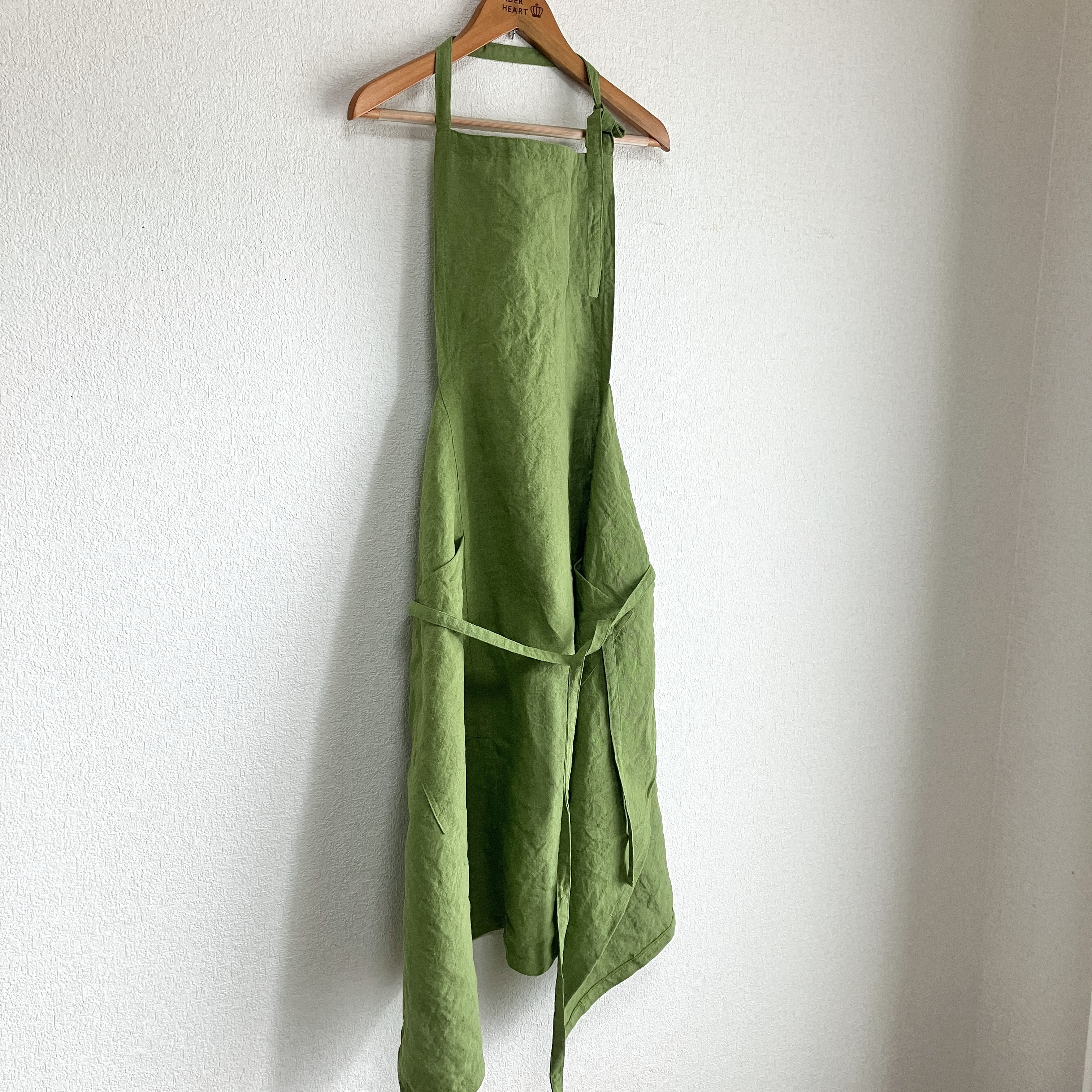 小柄なあなたに贈るベルギーリネンの華やぎワークエプロン　スモールサイズ　心地よい厚みの25番手　ブライトグリーン