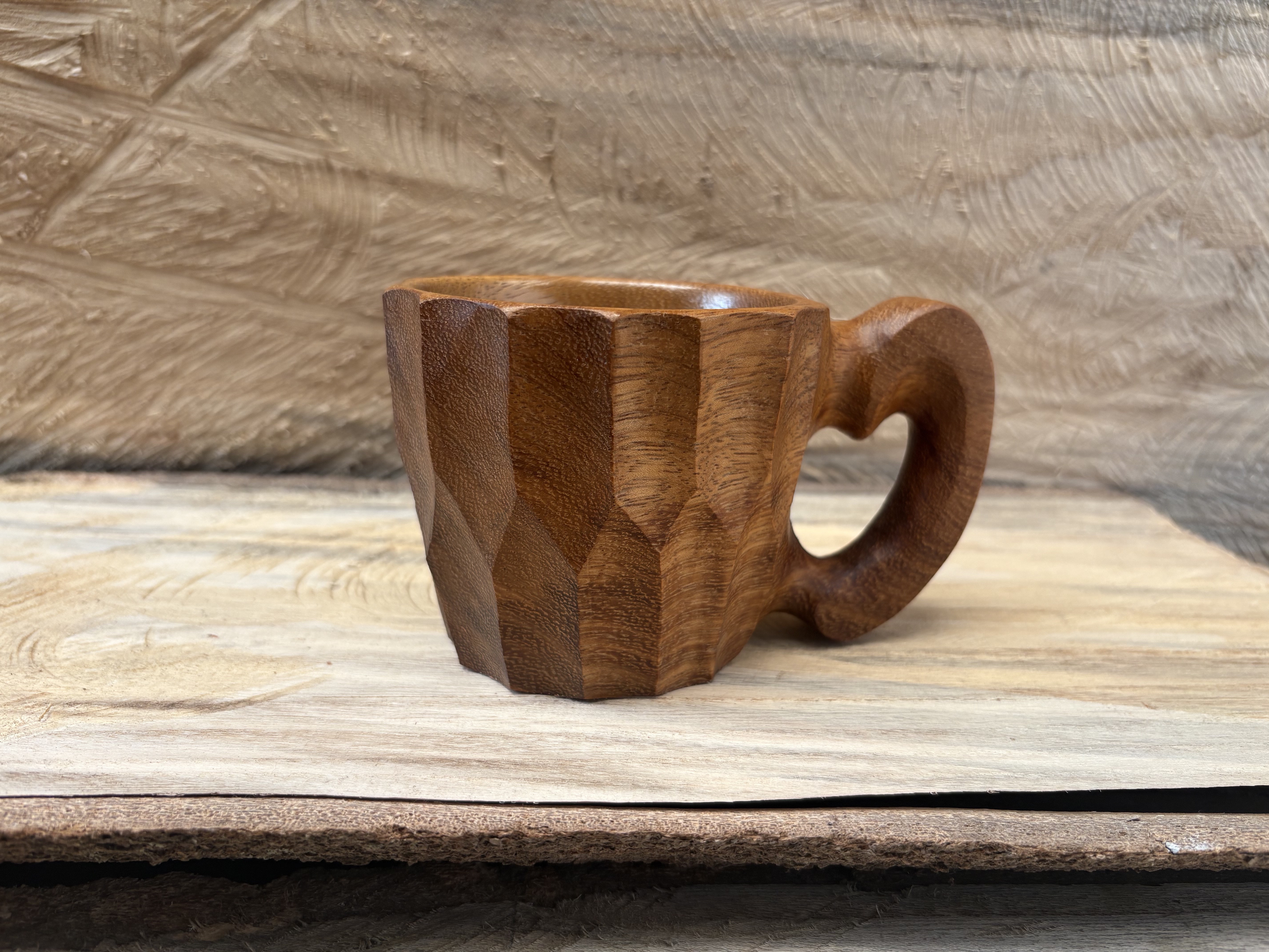 彫刻家が創るアートなマグカップ