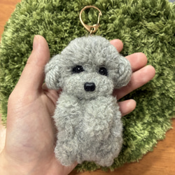 ポンポン毛糸＊癒しのグレートイプードルキーホルダー＊ ミニチュア 