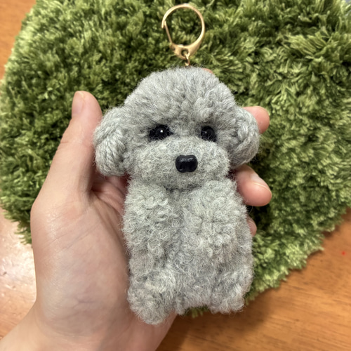 ポンポン毛糸＊癒しのグレートイプードルキーホルダー＊ ミニチュア