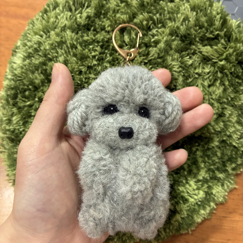 ポンポン毛糸＊癒しのグレートイプードルキーホルダー＊ ミニチュア