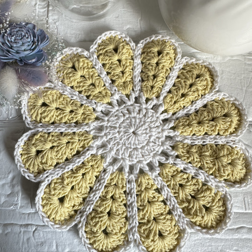 お花のポットマット☆手編み インテリアマット 鍋敷き コットン 黄色