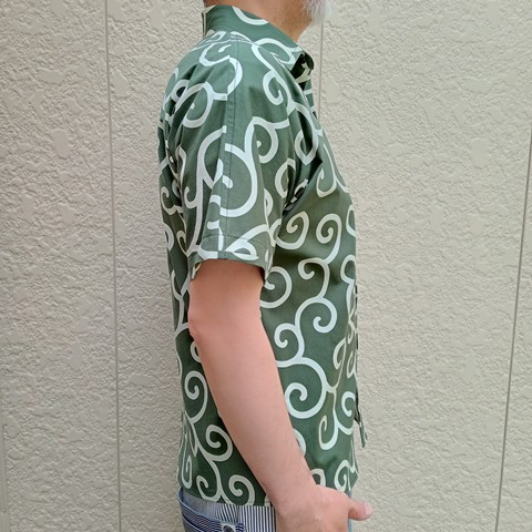 半袖和柄シャツ（大唐草模様）