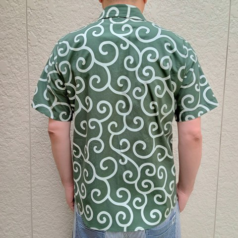 半袖和柄シャツ（大唐草模様）
