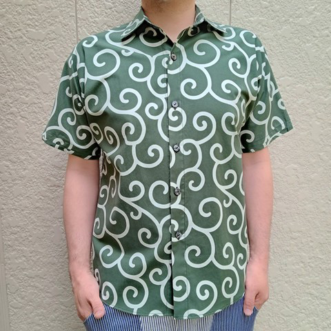 半袖和柄シャツ（大唐草模様）