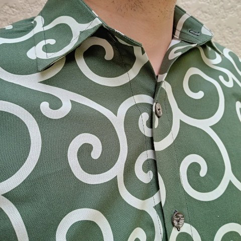 半袖和柄シャツ（大唐草模様）