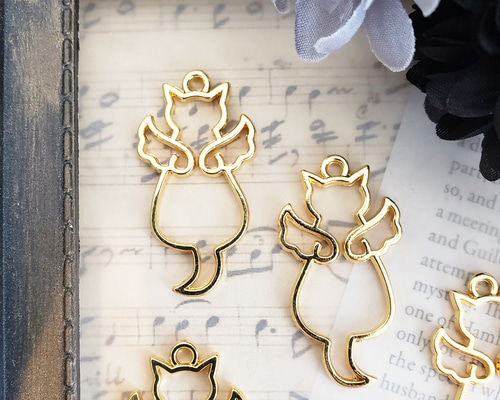 2個 猫 ネコ 羽 天使 レジン枠 から枠 空枠 チャーム パーツ/ゴールド