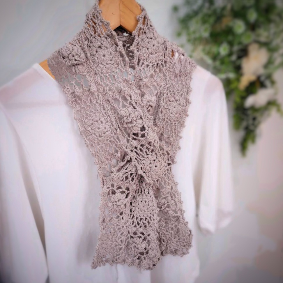 花咲くモチーフ編み 差し込みストール〈ギフトにも〉EMIM Bloom コットン ベージュ/茶 かぎ針編み マフラー