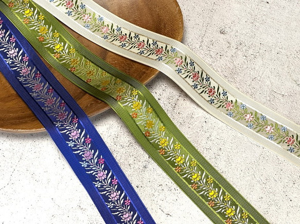 0.35m ◇ フランス製リボン ◇ ボタニカル柄 ◇ ライトベージュ【tape-No,051-0.35】 4枚目の画像