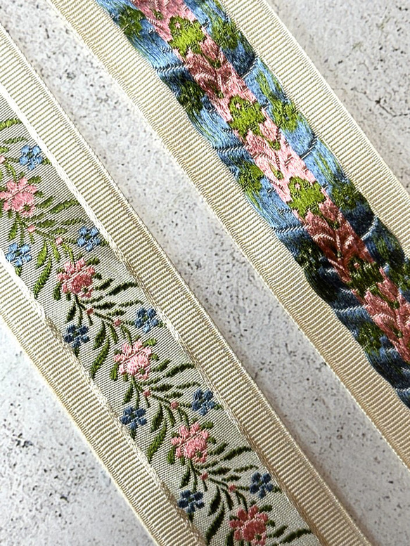 0.35m ◇ フランス製リボン ◇ ボタニカル柄 ◇ ライトベージュ【tape-No,051-0.35】 1枚目の画像