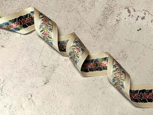 0.35m ◇ フランス製リボン ◇ ボタニカル柄 ◇ ライトベージュ【tape-No,051-0.35】 8枚目の画像