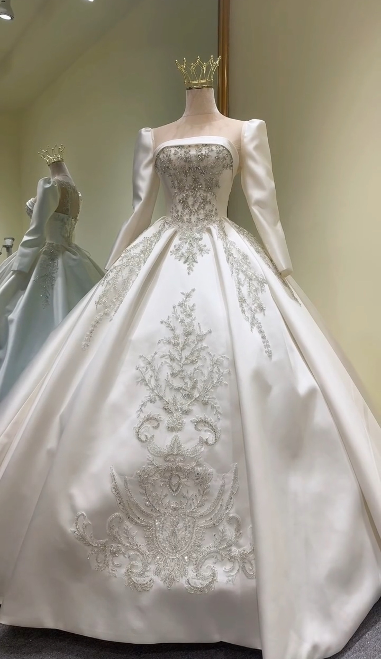 2ways 取り外し可能袖　編みあげ　結婚式花嫁　ビジュー付き　高級感　シンプル　ブライダル　オフホワイト　痩せて見える