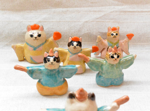 猫のお雛様　ひな人形　両手上げ　元気ねこ雛　トラ猫　ミックス猫　手作り陶器・陶芸　ネコの置き物　おひなさま 12枚目の画像