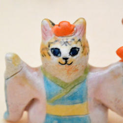 猫のお雛様　ひな人形　両手上げ　元気ねこ雛　トラ猫　ミックス猫　手作り陶器・陶芸　ネコの置き物　おひなさま 4枚目の画像