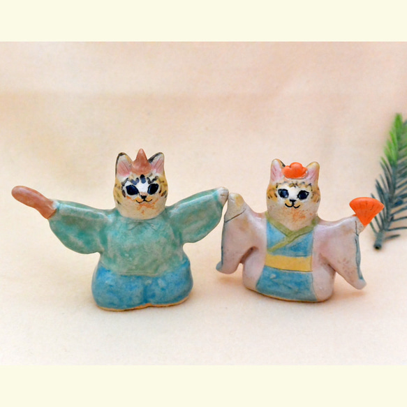 猫のお雛様　ひな人形　両手上げ　元気ねこ雛　トラ猫　ミックス猫　手作り陶器・陶芸　ネコの置き物　おひなさま 1枚目の画像